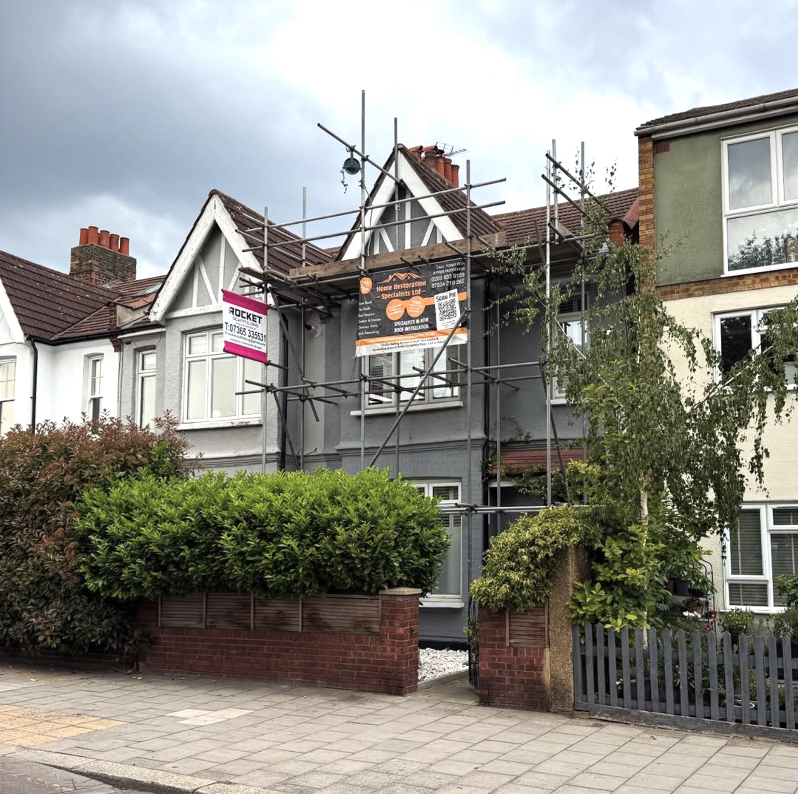 Gable-end roofing scaffold, London — Rocket Scaffolding